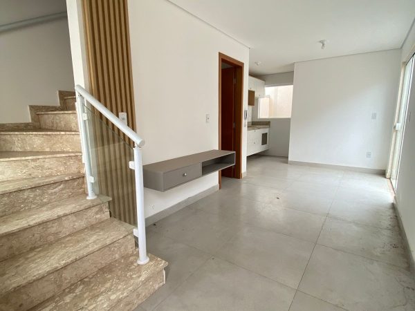 SOBRADO EM CONDOMINIO – 2 DORMITORIOS E 1 SUITE