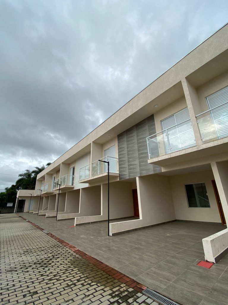 SOBRADO EM CONDOMINIO – 2 DORMITORIOS E 1 SUITE – CASA 03