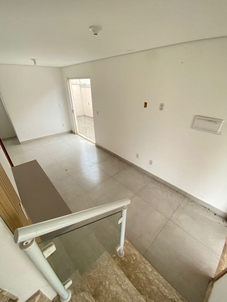 SOBRADO EM CONDOMINIO – 2 DORMITORIOS E 1 SUITE