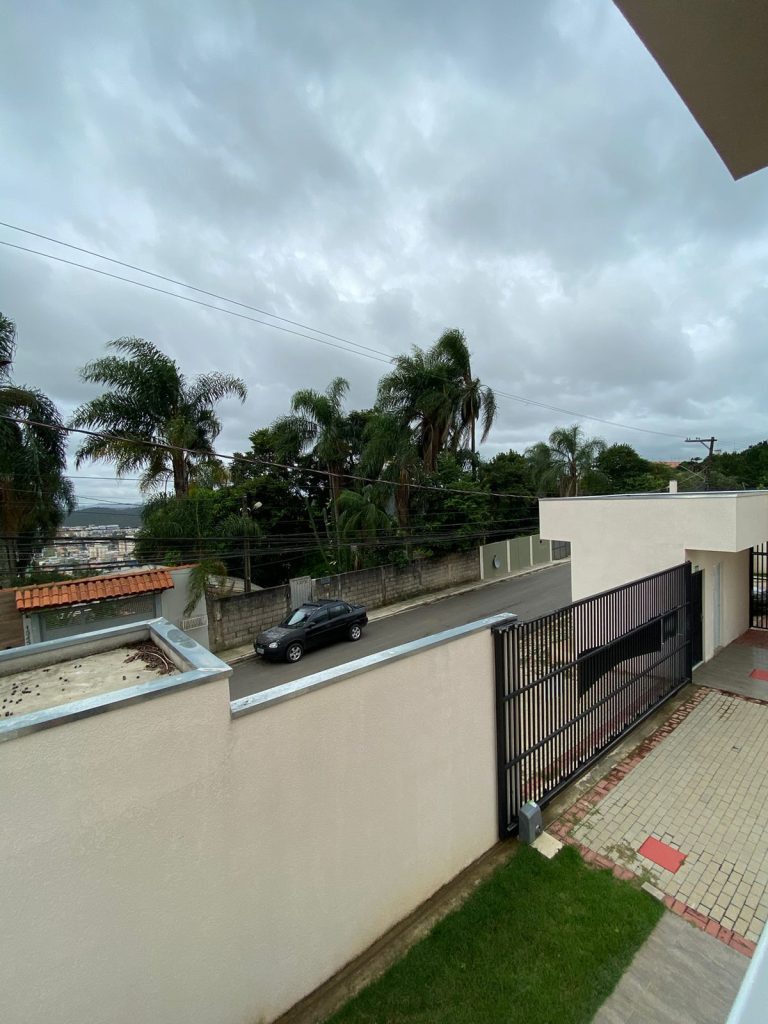 SOBRADO EM CONDOMINIO – 2 DORMITORIOS E 1 SUITE