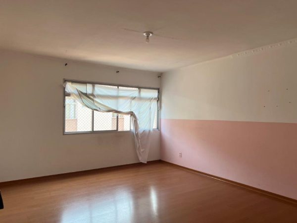 APARTAMENTO PARA VENDER NO COND CENTRAL PQ LAPA – SALA GRANDE VOLTADO PARA O JARDIM