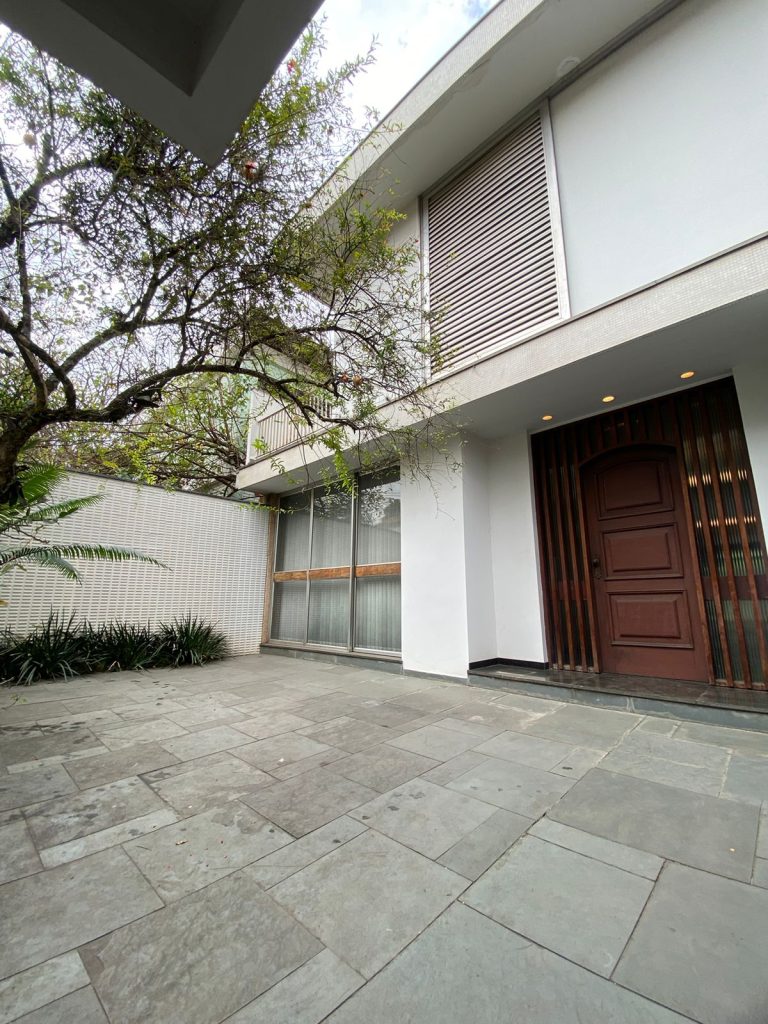 CASA A VENDA – 4 Dormitórios Vila Madalena