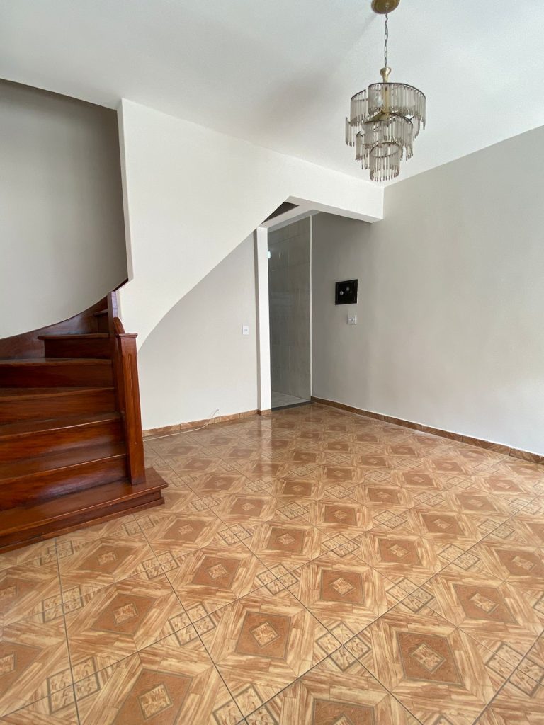 CASA A VENDA EM VILA – VILA LEOPOLDINA