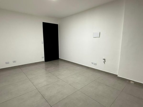 Conjunto comercial com 2 salas, e uma pequena copa.
