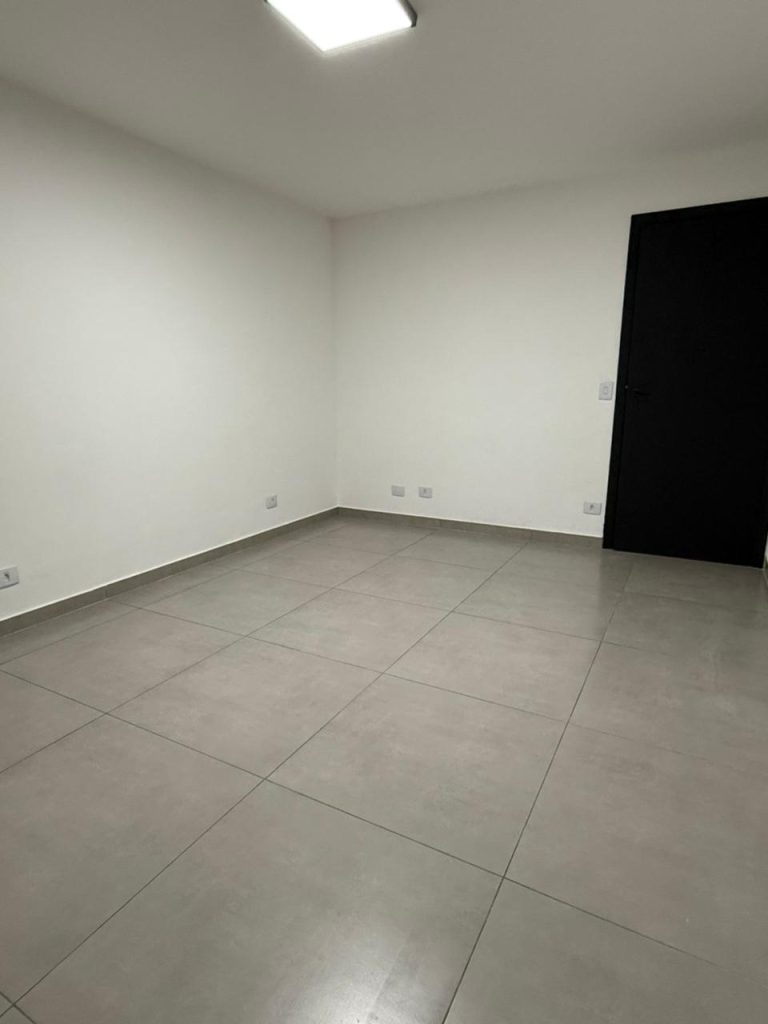 Conjunto comercial com 2 salas, e uma pequena copa. Conjunto comercial com 2 salas, e uma pequena copa.