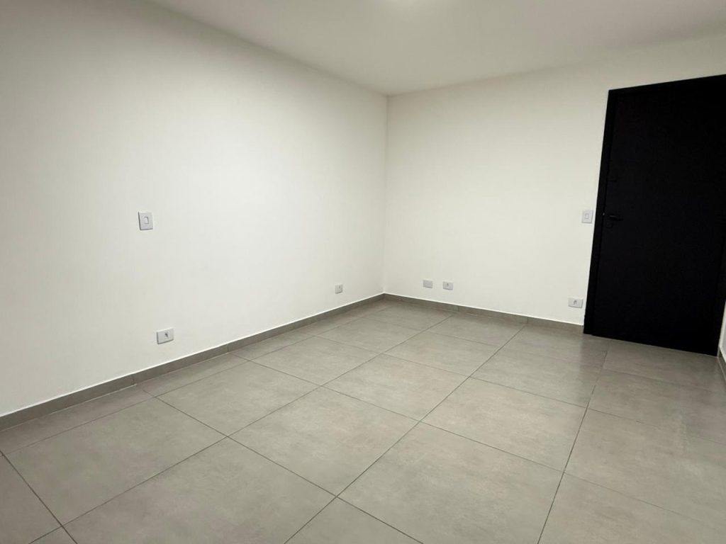 Conjunto comercial com 2 salas, e uma pequena copa. Conjunto comercial com 2 salas, e uma pequena copa.