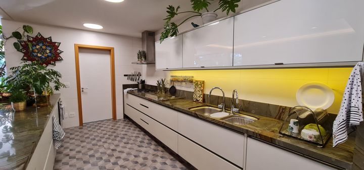 Casa para venda possui 466 metros quadrados com 4 quartos em Vila Ipojuca – São Paulo – SP