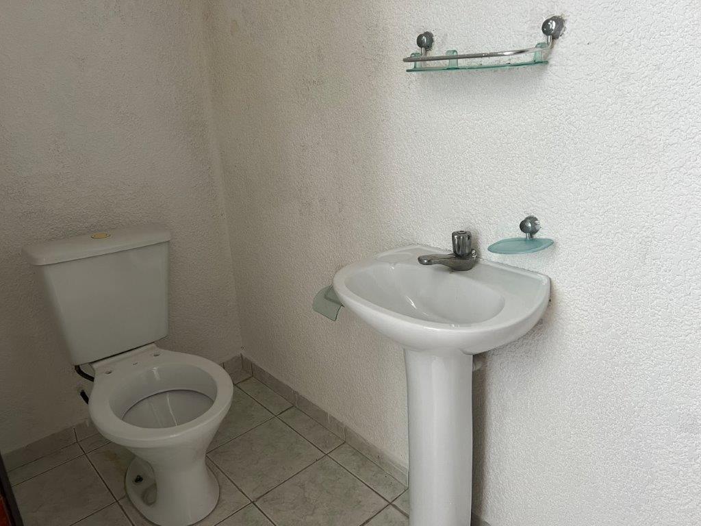 CASA TÉRREA À VENDA NO PARQUE MARIA DOMITILA