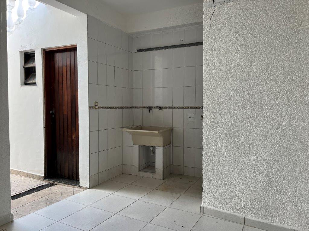 CASA TÉRREA À VENDA NO PARQUE MARIA DOMITILA