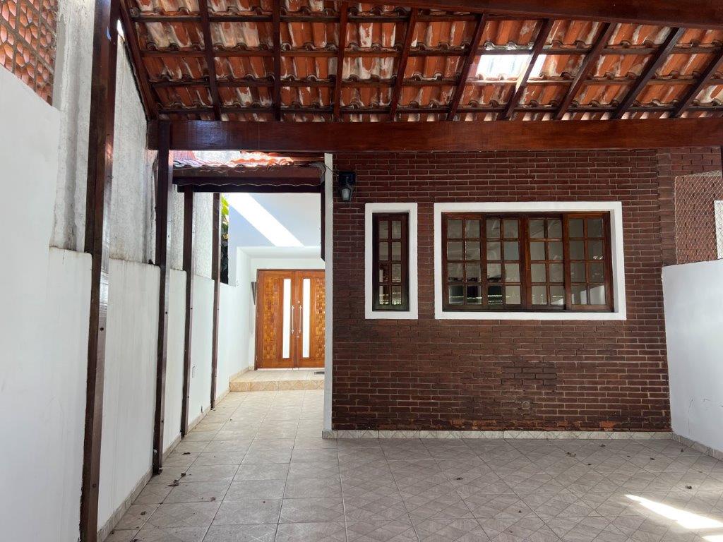 CASA TÉRREA À VENDA NO PARQUE MARIA DOMITILA