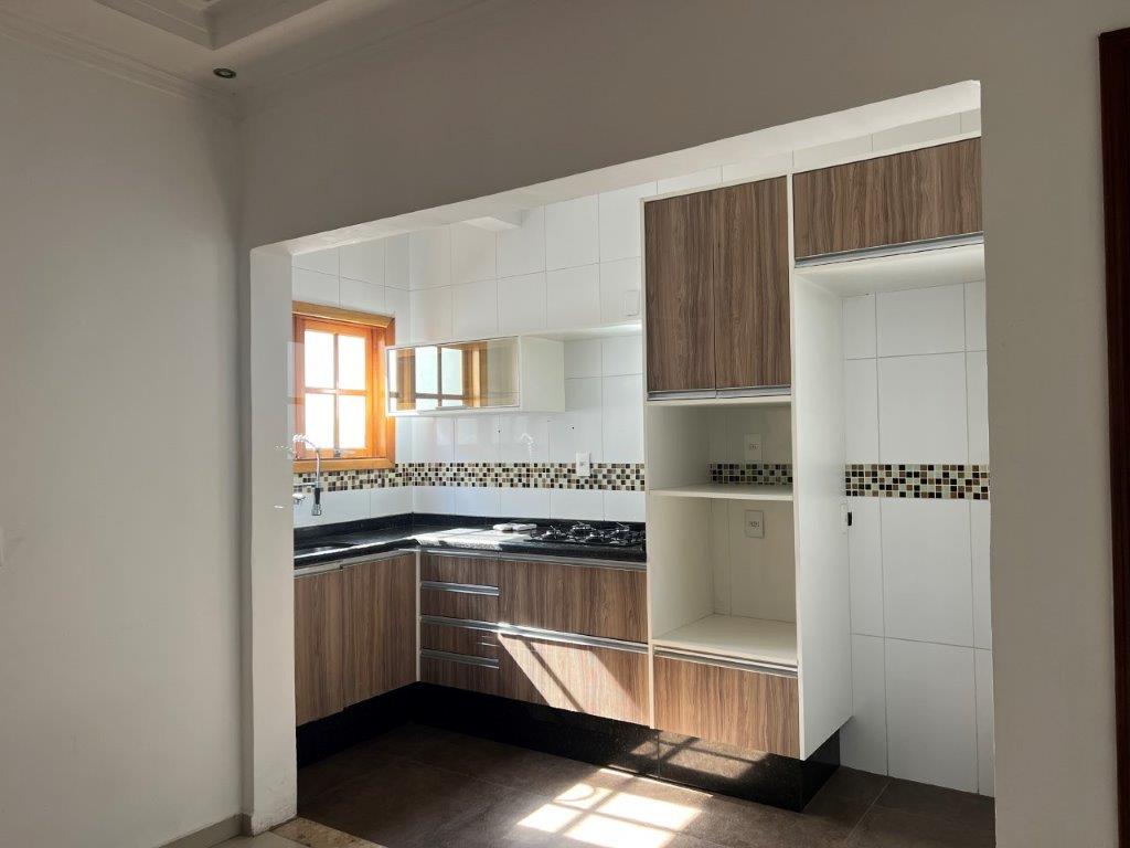 CASA TÉRREA À VENDA NO PARQUE MARIA DOMITILA