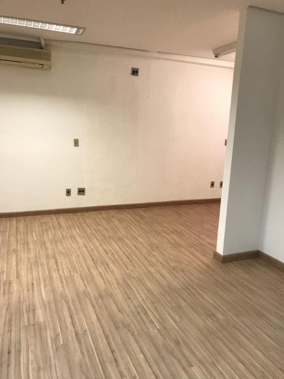 LAPA CONJUNTO COMERCIAL PARA LOCAÇÃO NA RUA DOMINGOS RODRIGUES