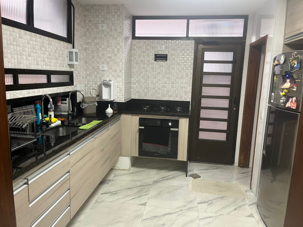 SOBRADO 4 DORMITORIOS – VENDA