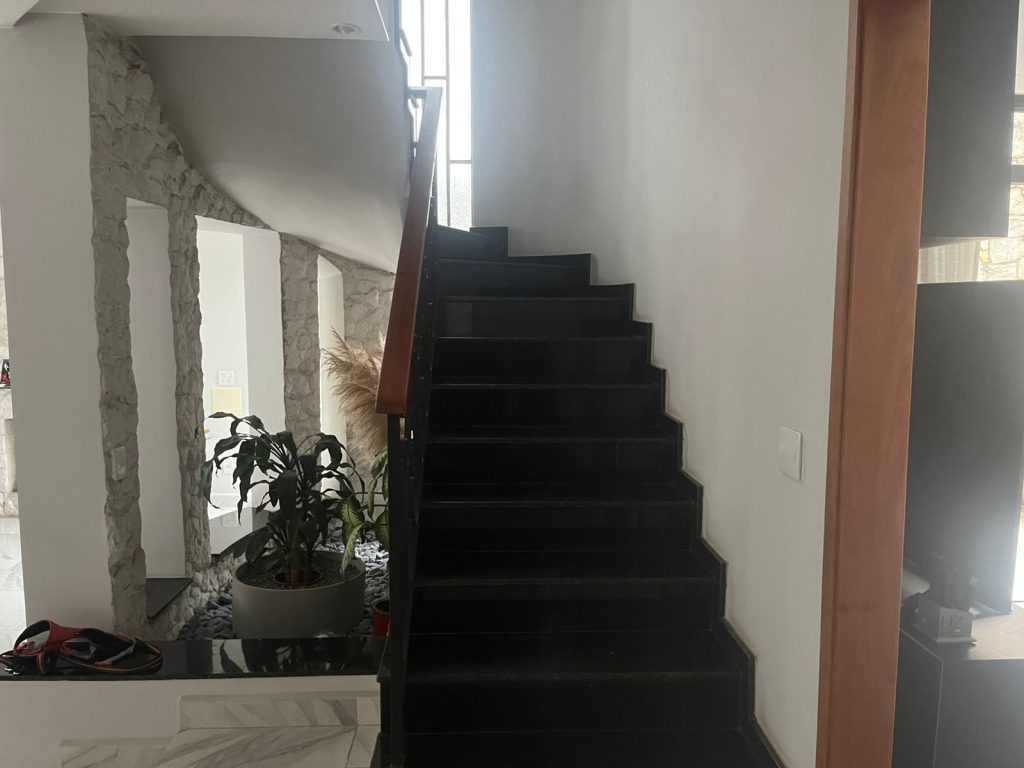 SOBRADO 4 DORMITORIOS – VENDA