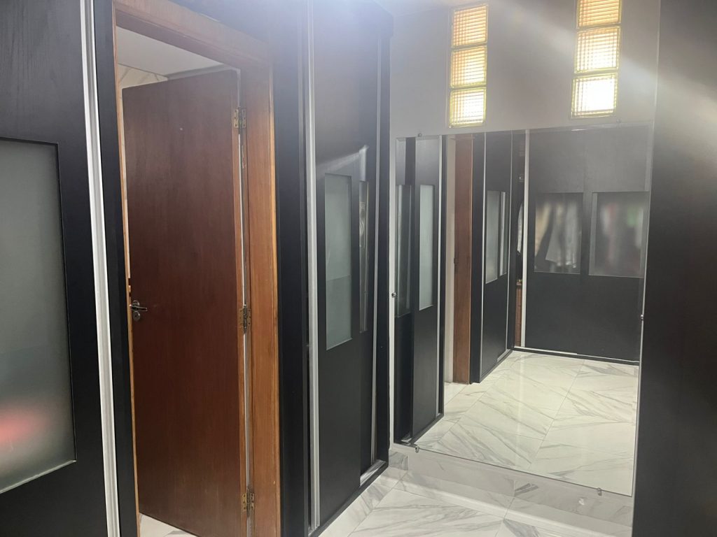 SOBRADO 4 DORMITORIOS – VENDA