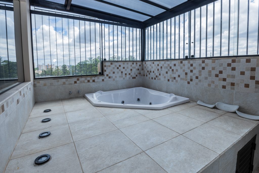 BUTANTÃ COBERTUA PARA LOCAÇÃO COM 3 SUÍTES E 3 VAGAS