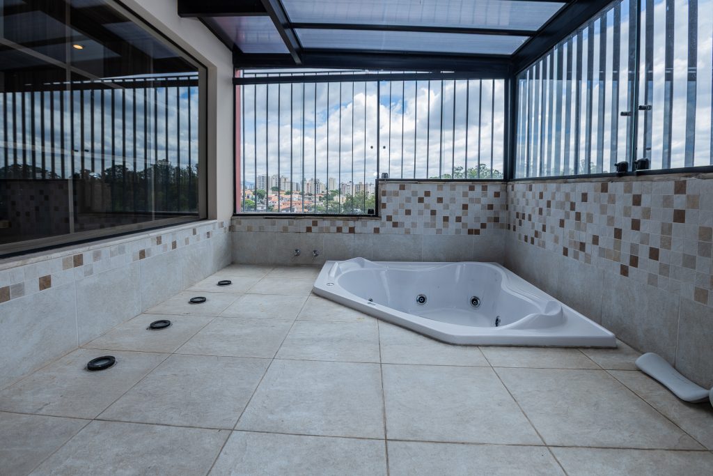 BUTANTÃ COBERTUA PARA LOCAÇÃO COM 3 SUÍTES E 3 VAGAS