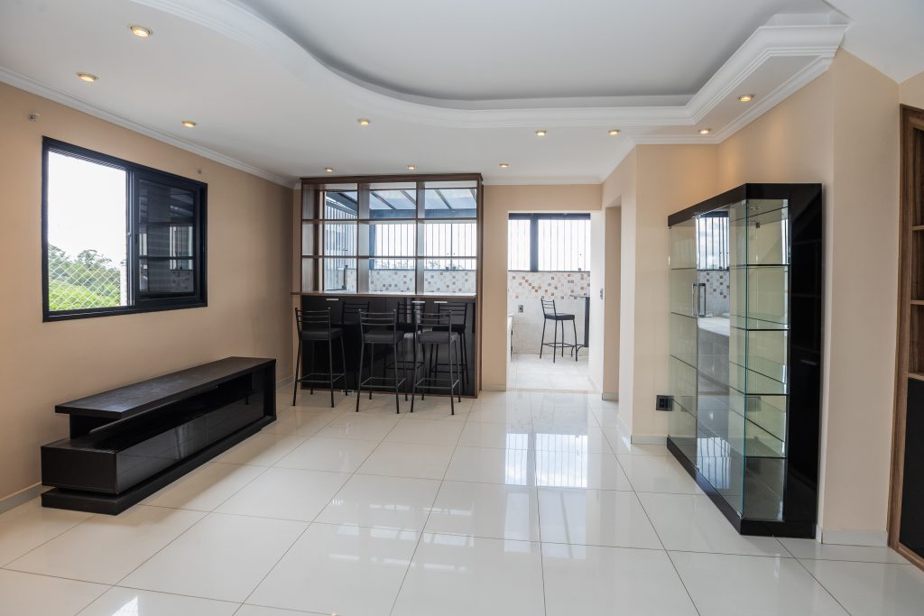 BUTANTÃ COBERTUA PARA LOCAÇÃO COM 3 SUÍTES E 3 VAGAS