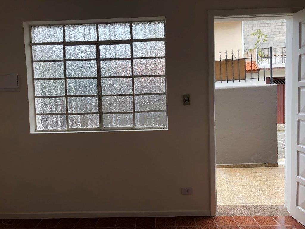 VILA ROMANA CASA TÉRREA PARA LOCAÇÃO COM 2 DORMITÓRIOS E GARAGEM