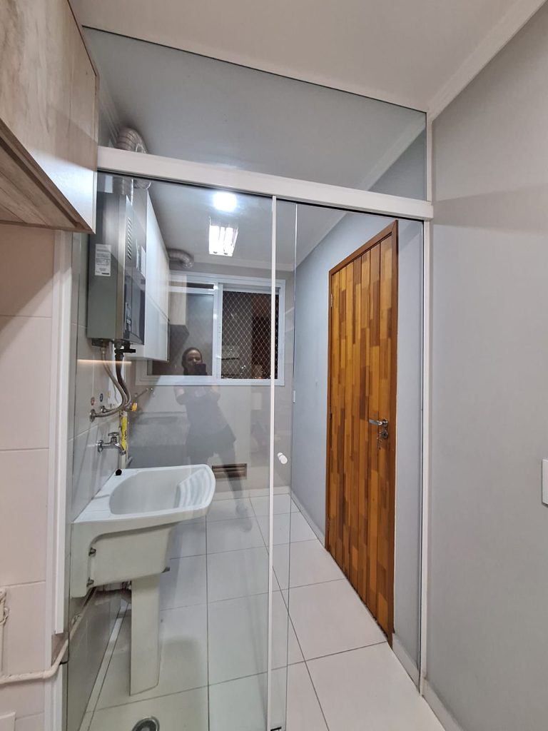 VILA ANASTÁCIO   APARTAMENTO PARA LOCAÇÃO COM 2 DORMITÓRIOS, VARANDA E VAGA