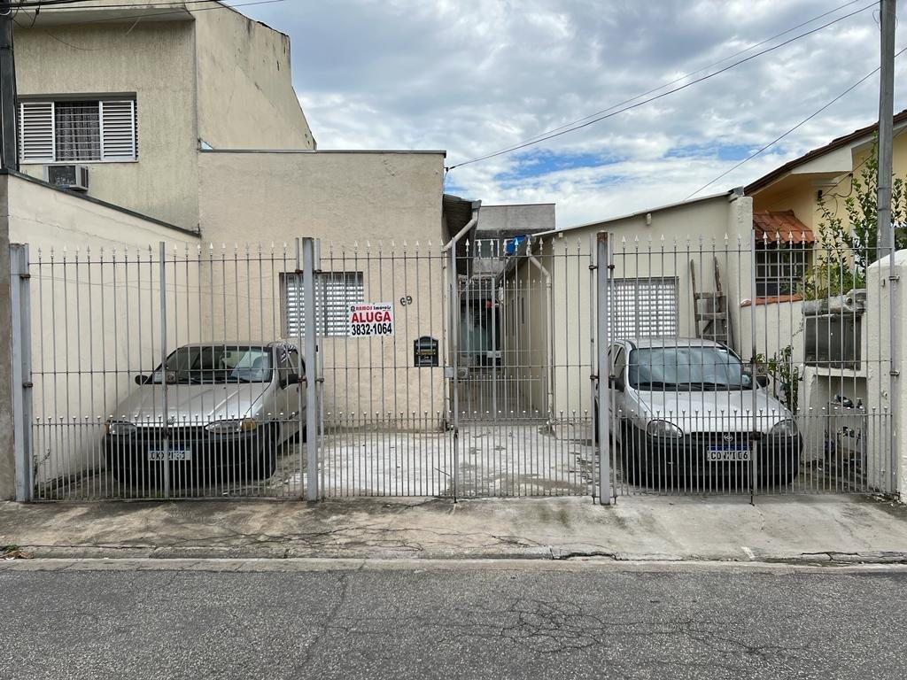 ÁGUA BRANCA CASA TÉRREA NÃO INDEPENDENTE COM UM QUARTO E VAGA DE GARAGEM