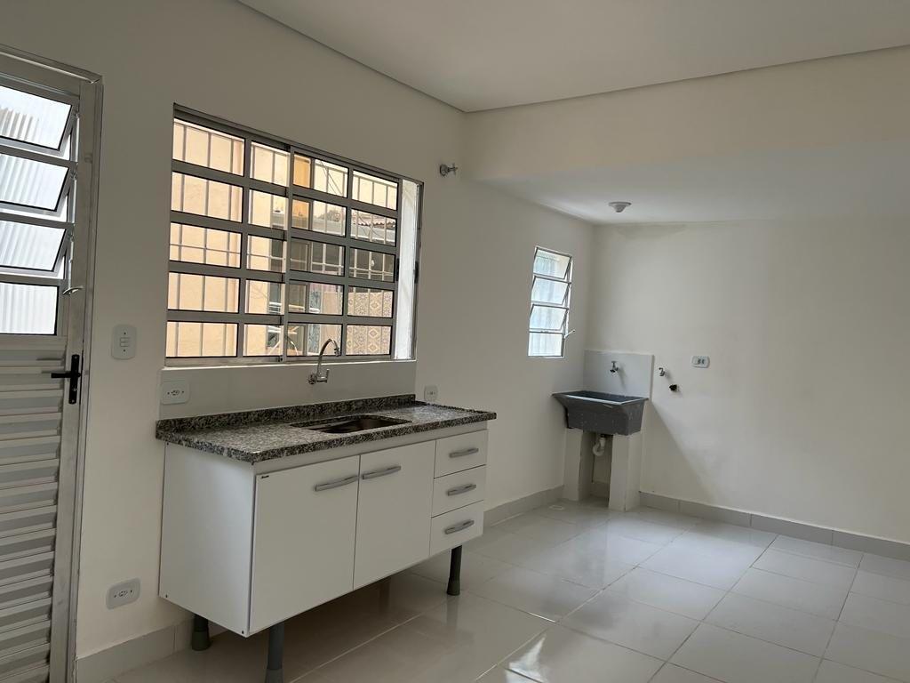 ÁGUA BRANCA CASA TÉRREA NÃO INDEPENDENTE COM UM QUARTO E VAGA DE GARAGEM