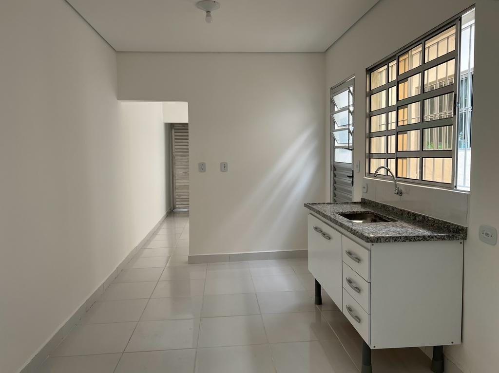 ÁGUA BRANCA CASA TÉRREA NÃO INDEPENDENTE COM UM QUARTO E VAGA DE GARAGEM