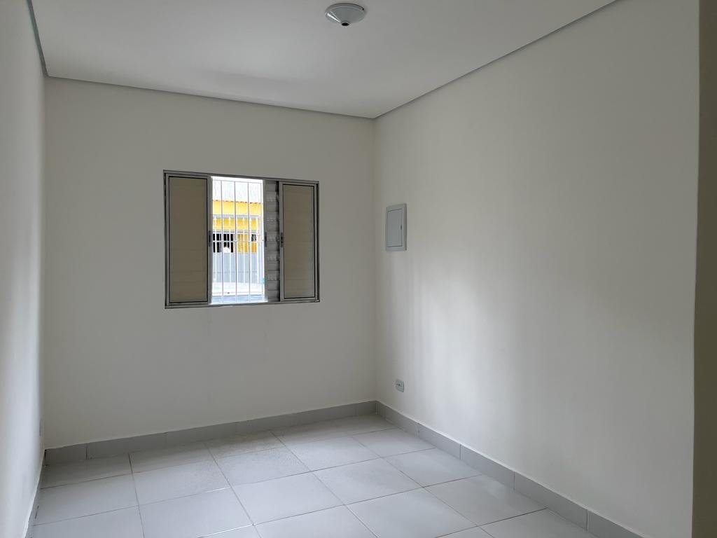 ÁGUA BRANCA CASA TÉRREA NÃO INDEPENDENTE COM UM QUARTO E VAGA DE GARAGEM