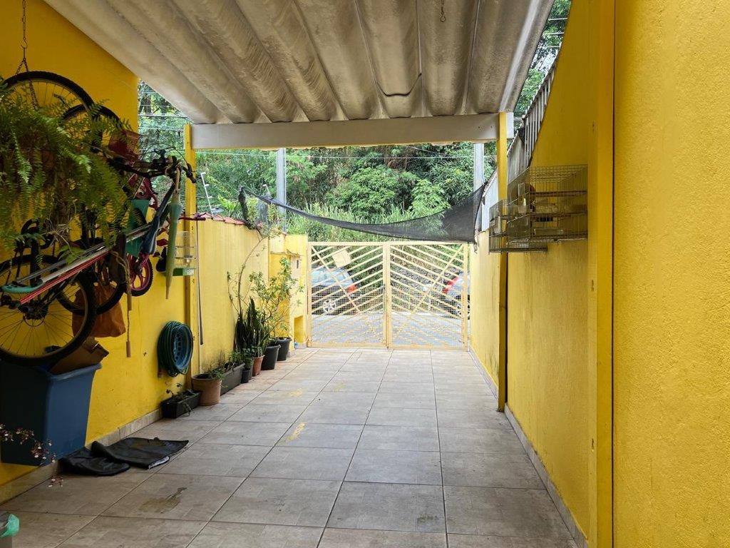 JARDIM REGINA SOBRADO À VENDA COM 2 DORMITÓRIOS E 2 VAGAS DE GARAGEM