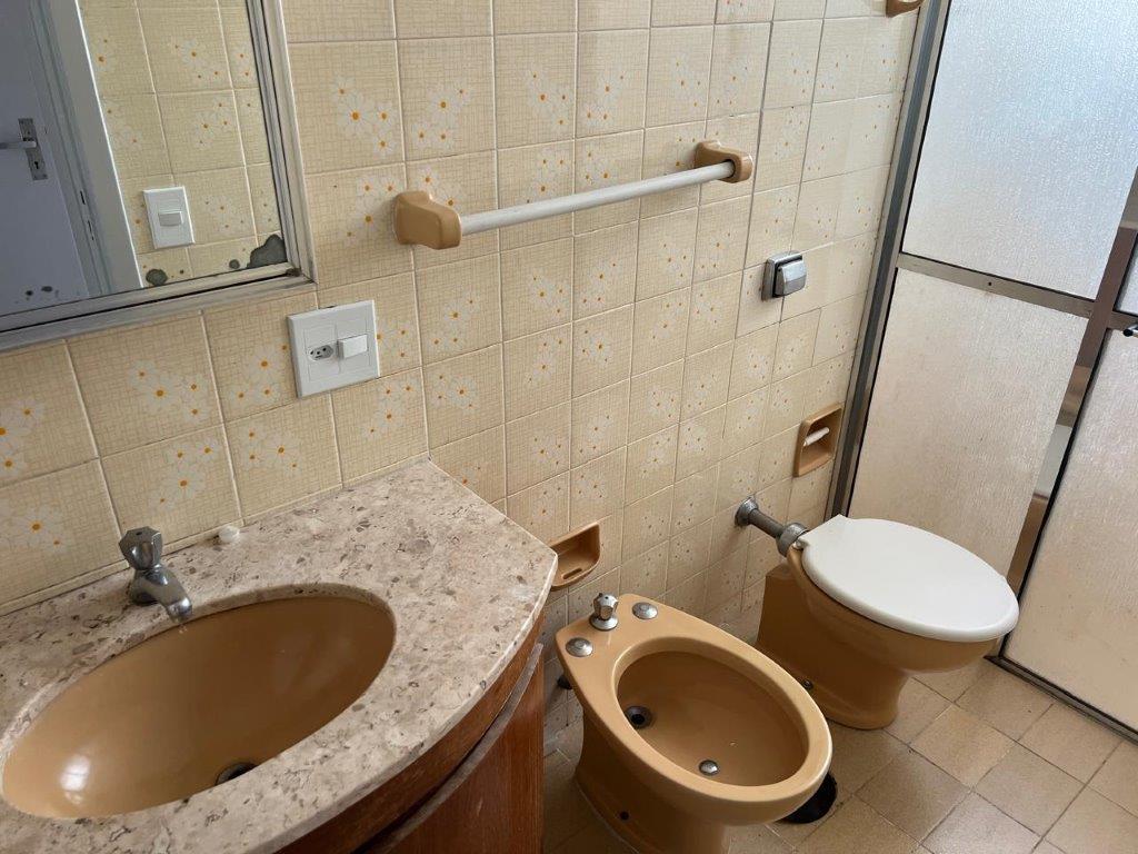 POMPÉIA APARTAMENTO PARA ALUGAR DE DOIS QUARTOS, COM VAGA FIXA E COBERTA