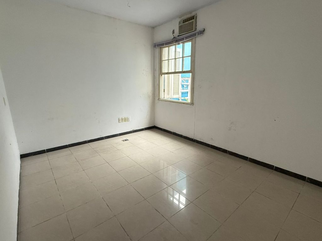 Imóvel comercial localizado a Rua Afonso Sardinha, ao lado da Rua 12 de Outubro.