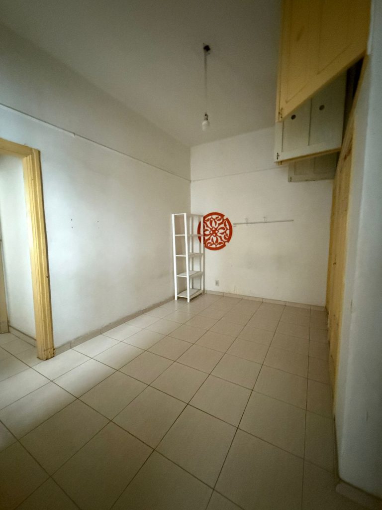 Imóvel comercial localizado a Rua Afonso Sardinha, ao lado da Rua 12 de Outubro.