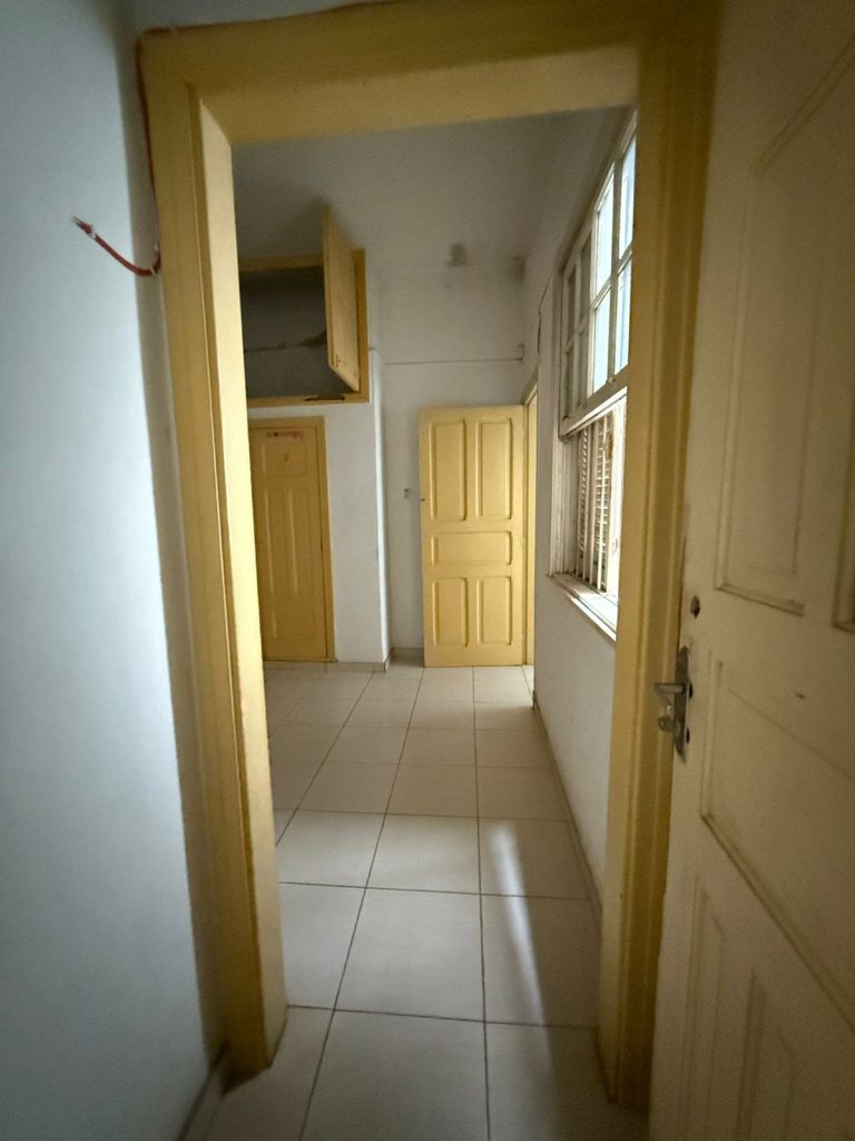 Imóvel comercial localizado a Rua Afonso Sardinha, ao lado da Rua 12 de Outubro.
