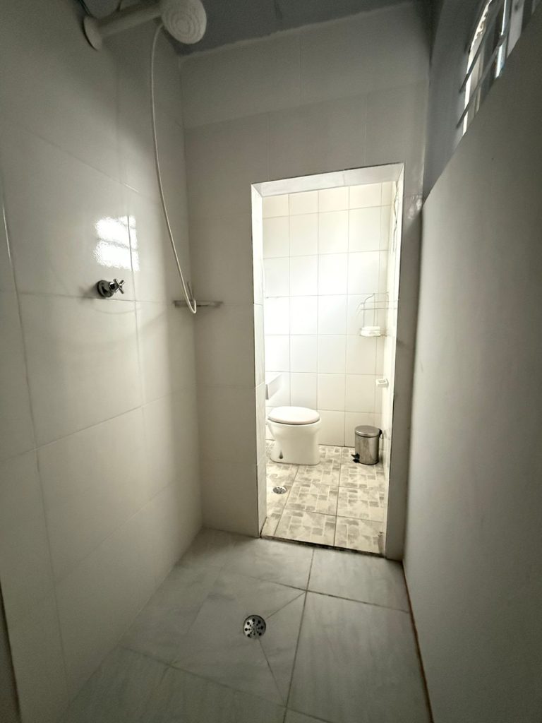 Imóvel comercial localizado a Rua Afonso Sardinha, ao lado da Rua 12 de Outubro.
