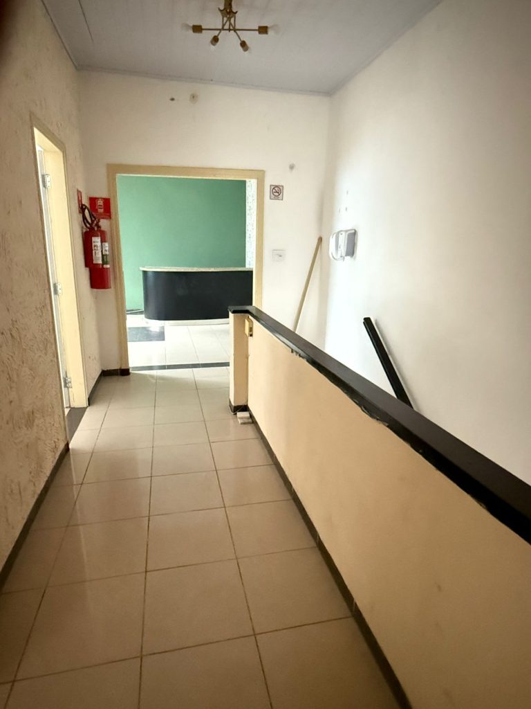 Imóvel comercial localizado a Rua Afonso Sardinha, ao lado da Rua 12 de Outubro.