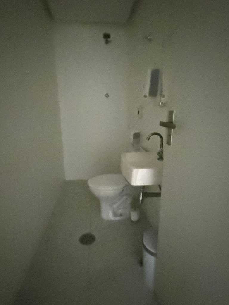 Imóvel comercial localizado a Rua Afonso Sardinha, ao lado da Rua 12 de Outubro.