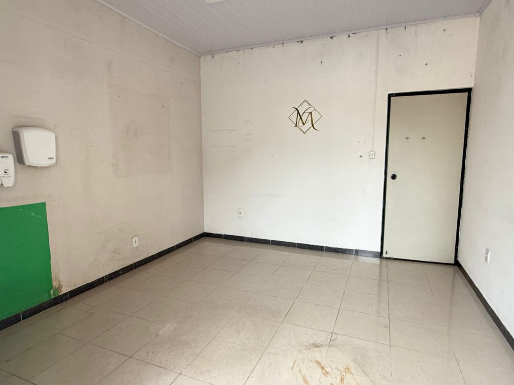 Imóvel comercial localizado a Rua Afonso Sardinha, ao lado da Rua 12 de Outubro.