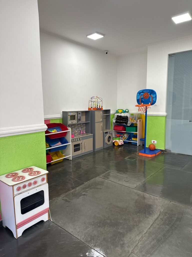 Imóvel está em um dos bairros mais valorizados e familiares da cidade.