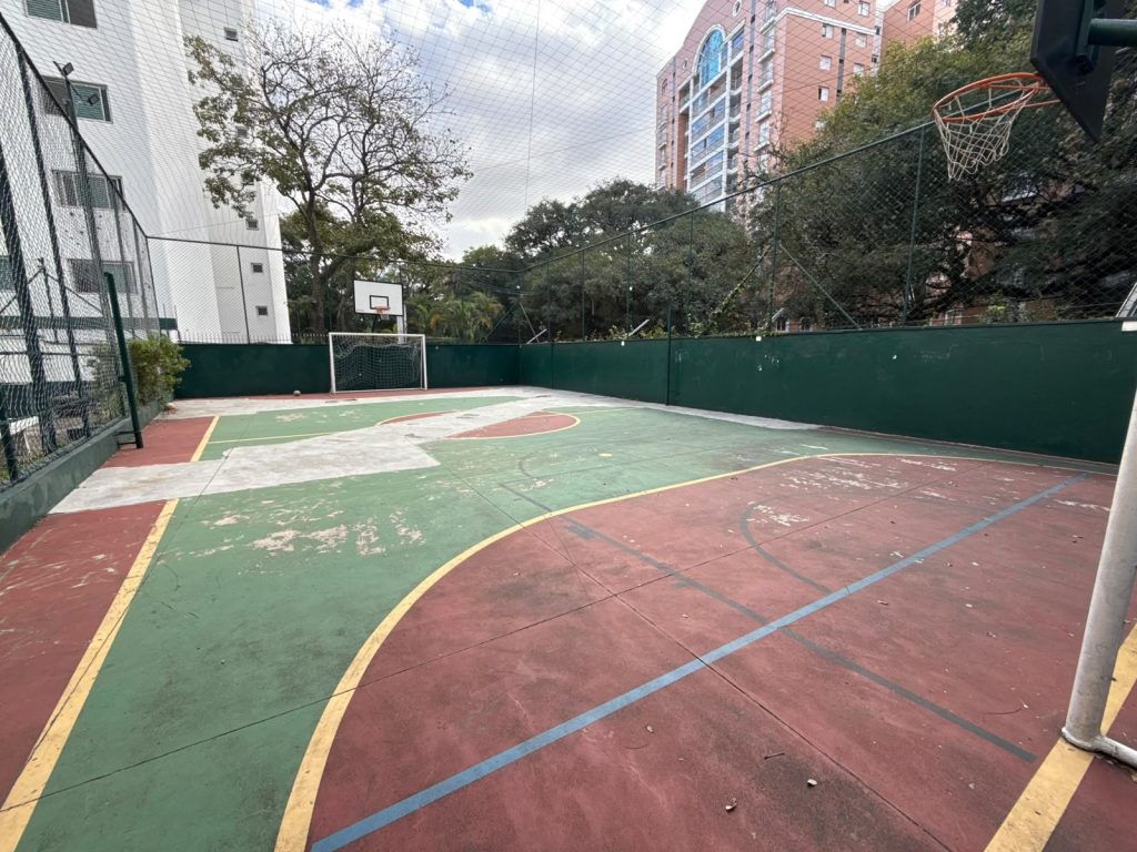 Imóvel está em um dos bairros mais valorizados e familiares da cidade.