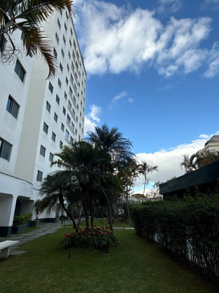 Imóvel está em um dos bairros mais valorizados e familiares da cidade.
