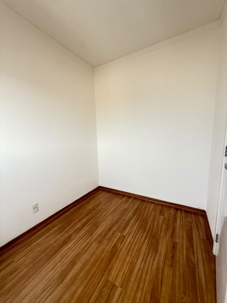 Apartamento para locação sendo 2 dormitórios, sala, cozinha.