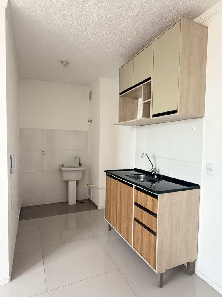 Apartamento para locação sendo 2 dormitórios, sala, cozinha.