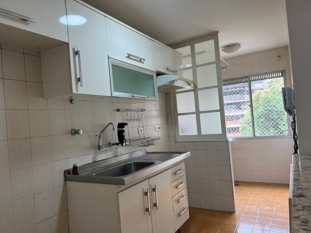 ALTO DE PINHEIROS APARTAMENTO PARA LOCAÇÃO COM 2 DORMITÓRIOS, VAGA FIXA E APARELHO DE AR-CONDICIONADO