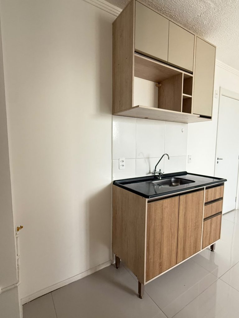 Apartamento para locação sendo 2 dormitórios, sala, cozinha.