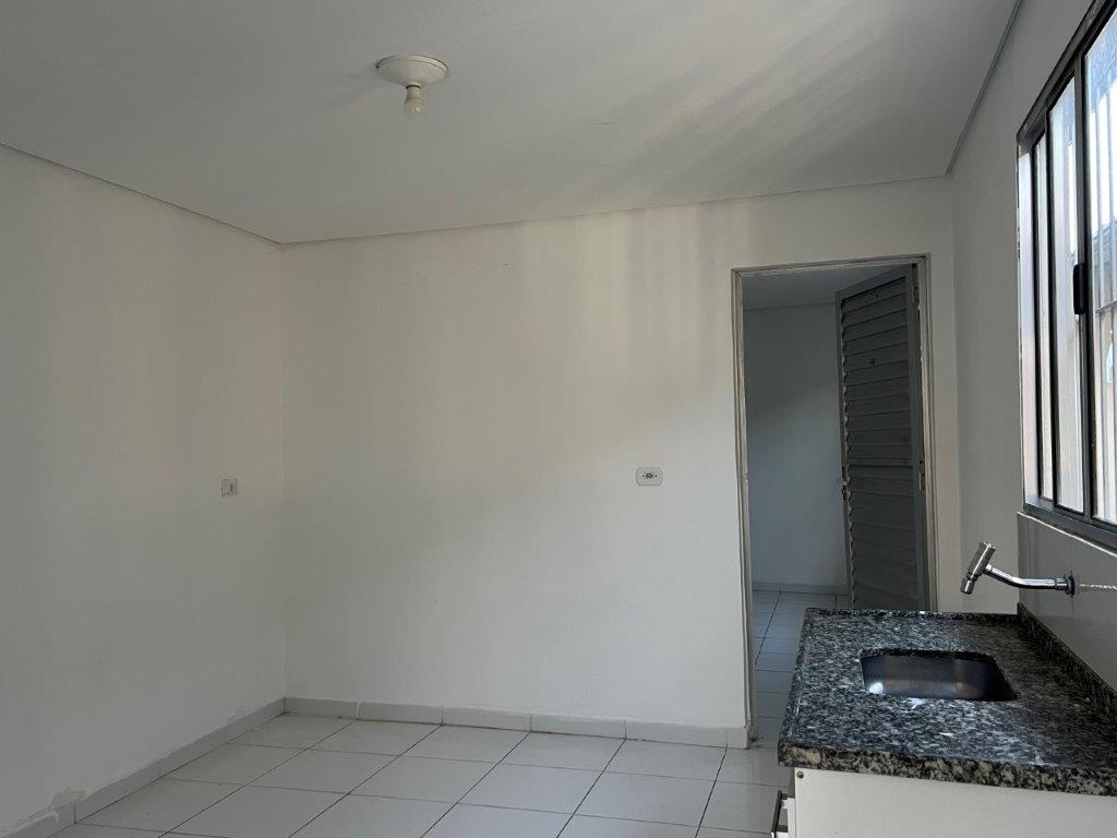 ÁGUA BRANCA PARA LOCAÇÃO CASA DE FUNDOS COM UM QUARTO