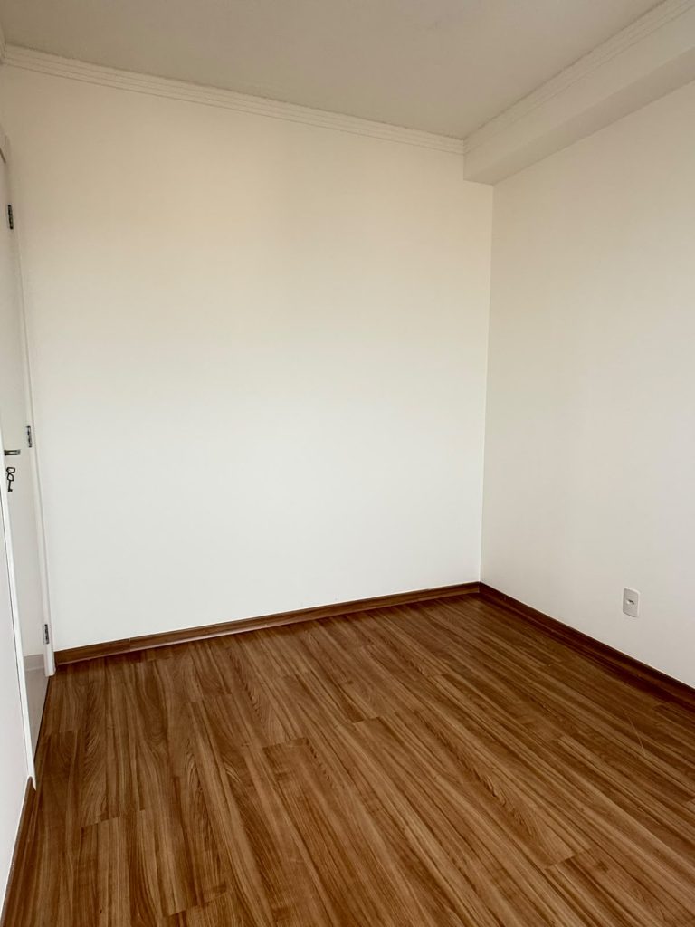 Apartamento para locação sendo 2 dormitórios, sala, cozinha.