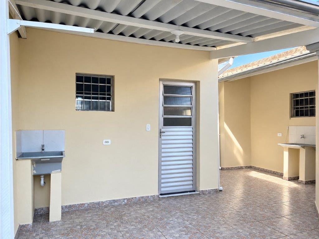 ÁGUA BRANCA PARA LOCAÇÃO CASA DE FUNDOS COM UM QUARTO